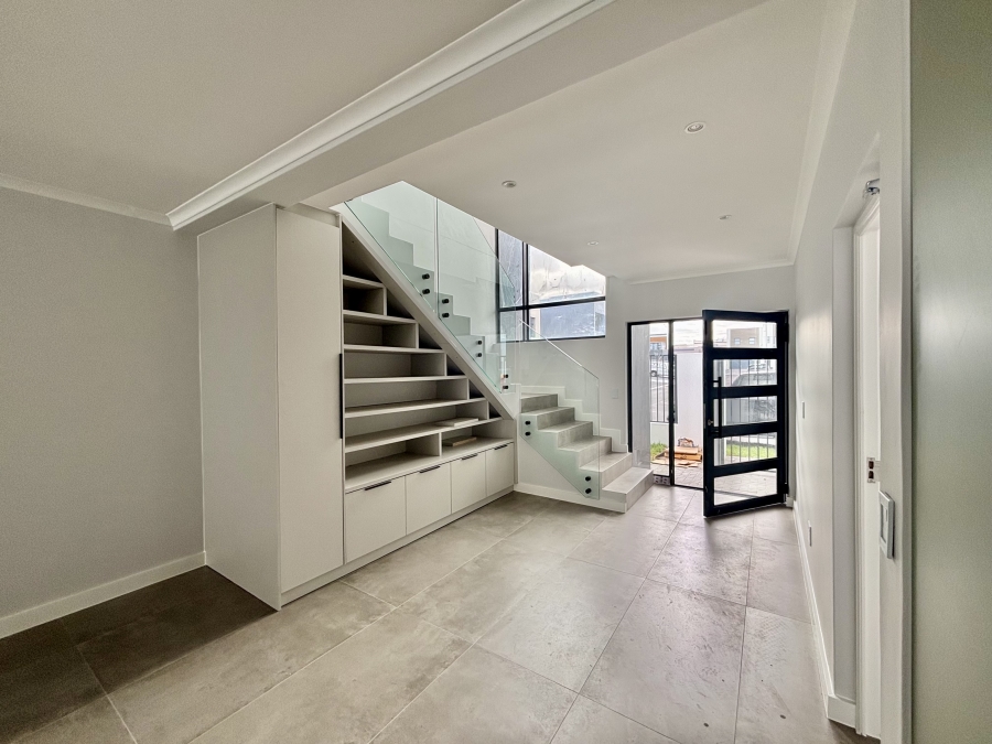 To Let 4 Bedroom Property for Rent in Sandown Western Cape